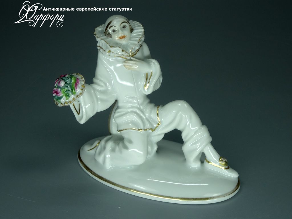 Купить фарфоровую статуэтку Rosenthal Пьеро с букетом цветов